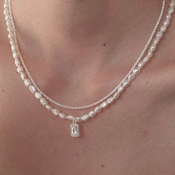 Baroque Pearl Necklace with Emerald Pendant - Picture 5 of 8